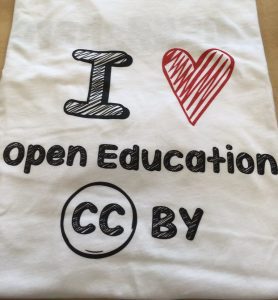 T shirt that says I love Open Education