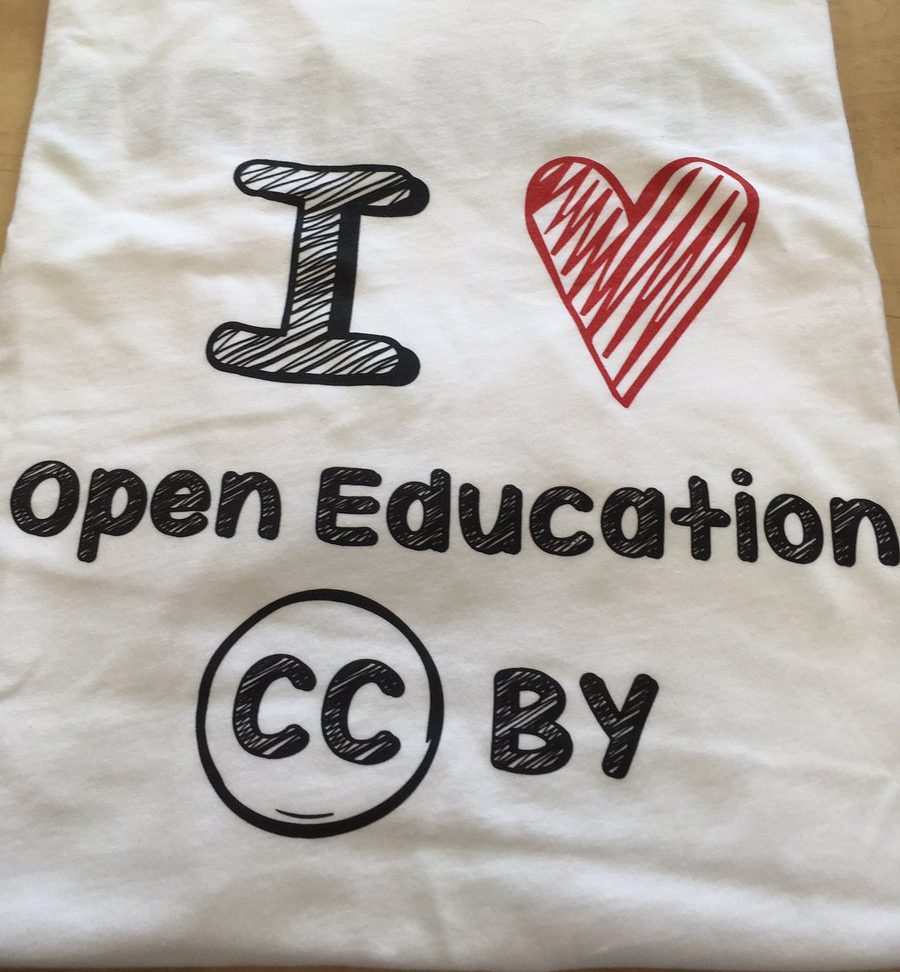 T shirt that says I love Open Education